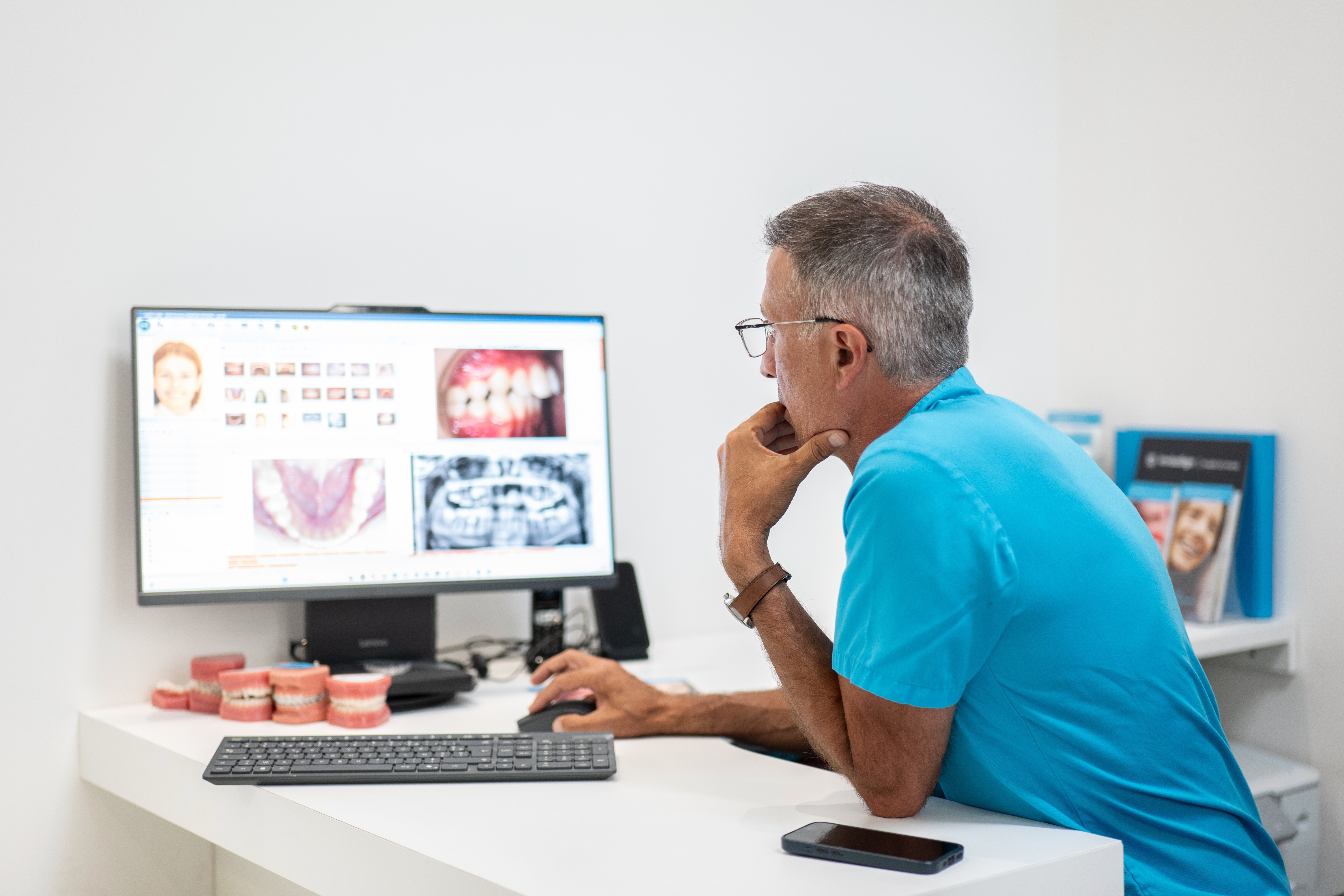 Invisalign vs Bagues Linguales | Comparatif - Orthodontie Olivier Guedj -Paris